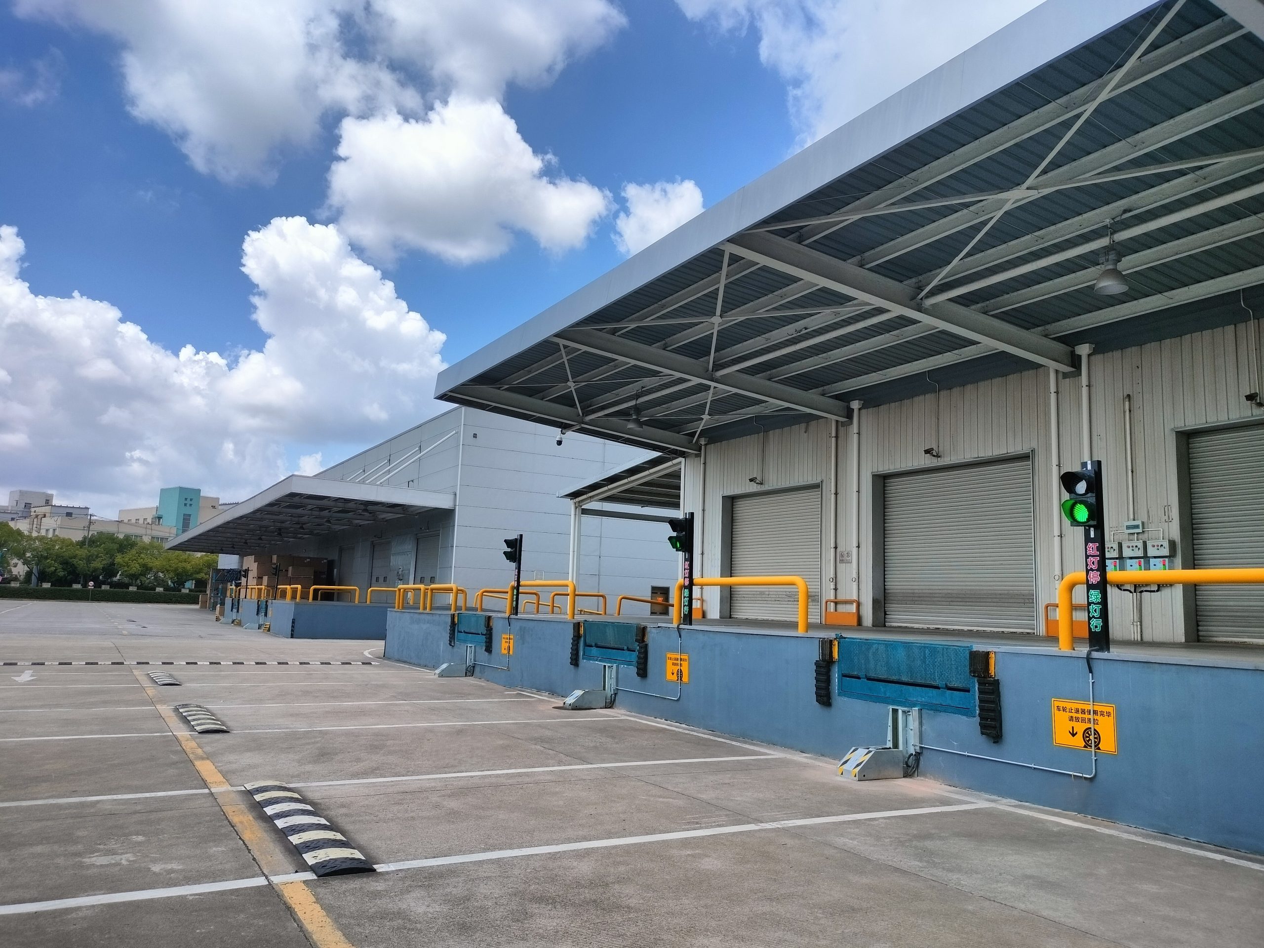 Vehicle Restraints | Secure Loading Dock Safety